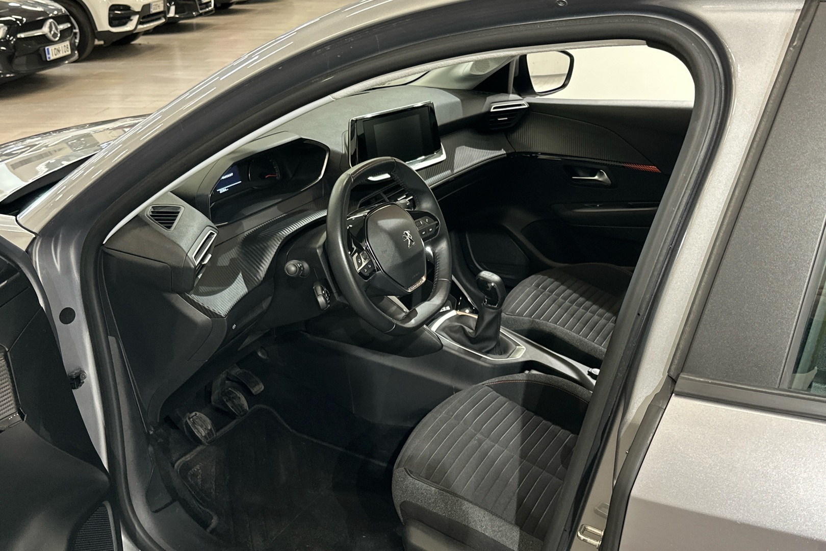 Peugeot 208 Active Pack PureTech 75 2021, photo 7/19