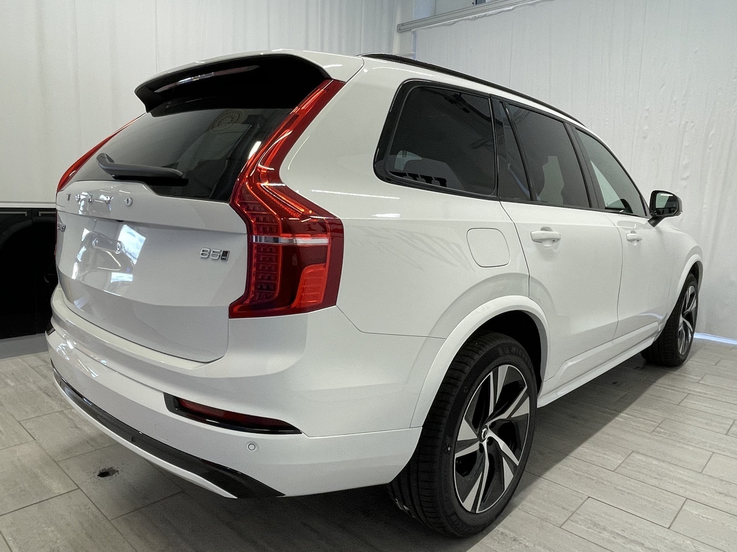 Volvo XC90 B5 AWD D-MHEV R-Design aut 2022, kuva 4/19