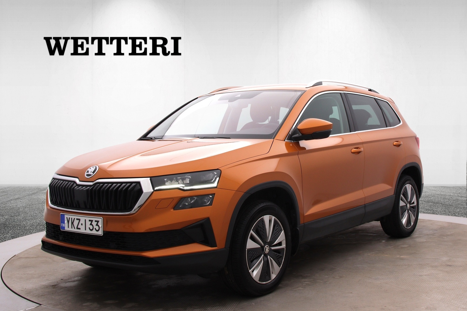SKODA Karoq 2.0 TDI 150 4x4 Style DSG Autom. / Webasto / Koukku / Navi / Kamera / ACC / Phoenix Orange - **Suomi-auto / Hyvin huollettu / Kats. 7/2026 / Superhieno!**