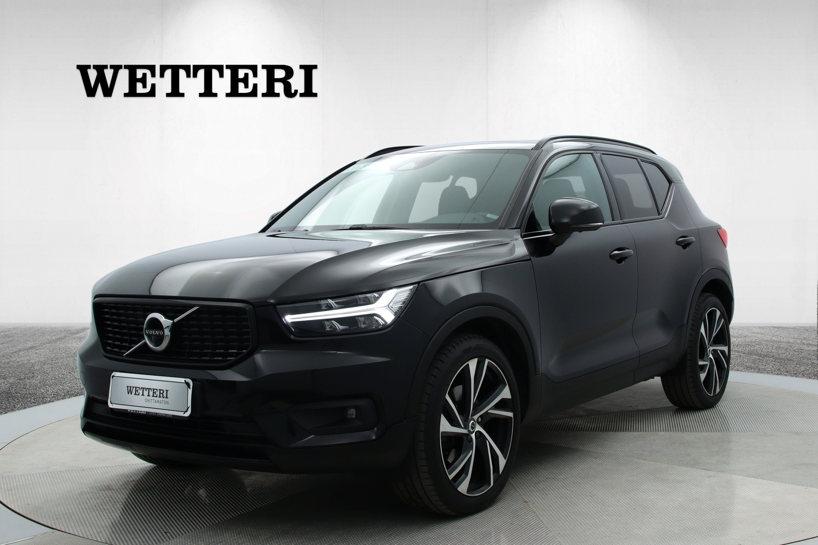 VOLVO XC40 D4 AWD R-Design aut ** Webasto / ACC / H/K Audio / Panoraama / Muistipenkki / 360-kamera / LED ** - ** Webasto / ACC / H/K Audio / Panoraama / Muistipenkki / 360-kamera / Supervarusteilla **