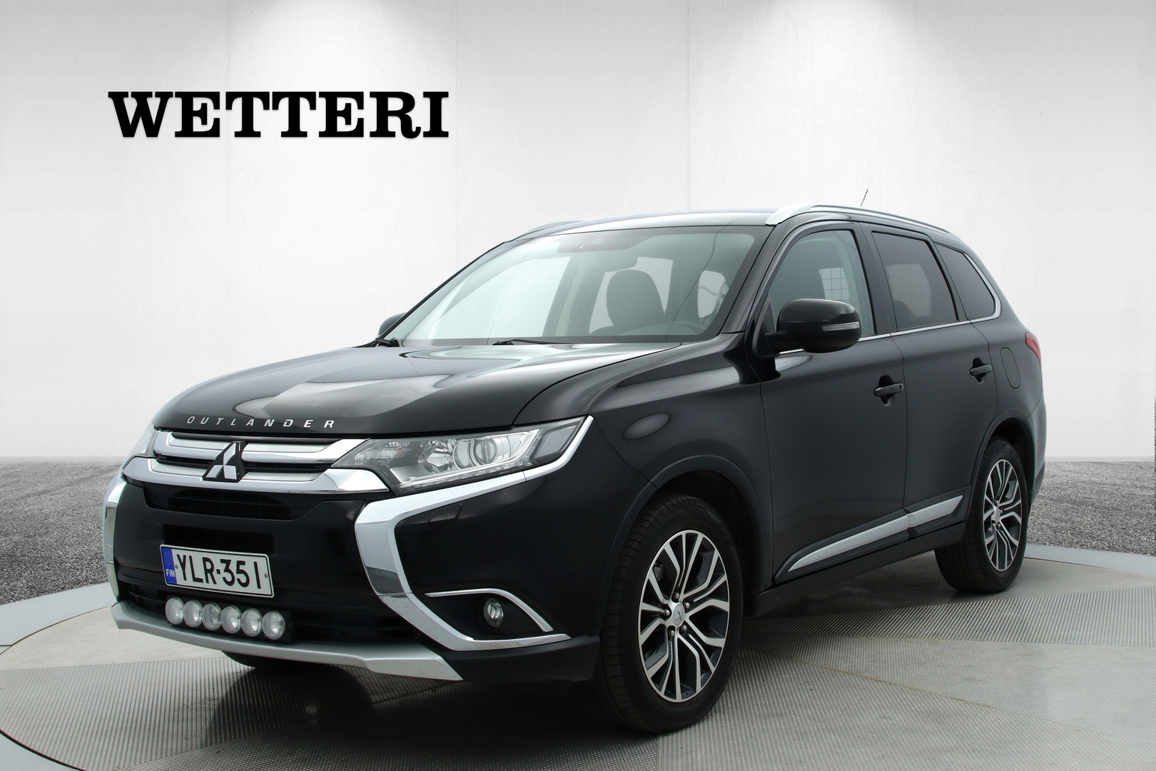 MITSUBISHI Outlander 2,2 DI-D Intense AT 4WD 5P / Aut. / Neliveto / P.kamera / Vetokoukku - Peruutuskamera / Bluetooth / Vakionopeudensäädin / Vetokoukku / Webasto