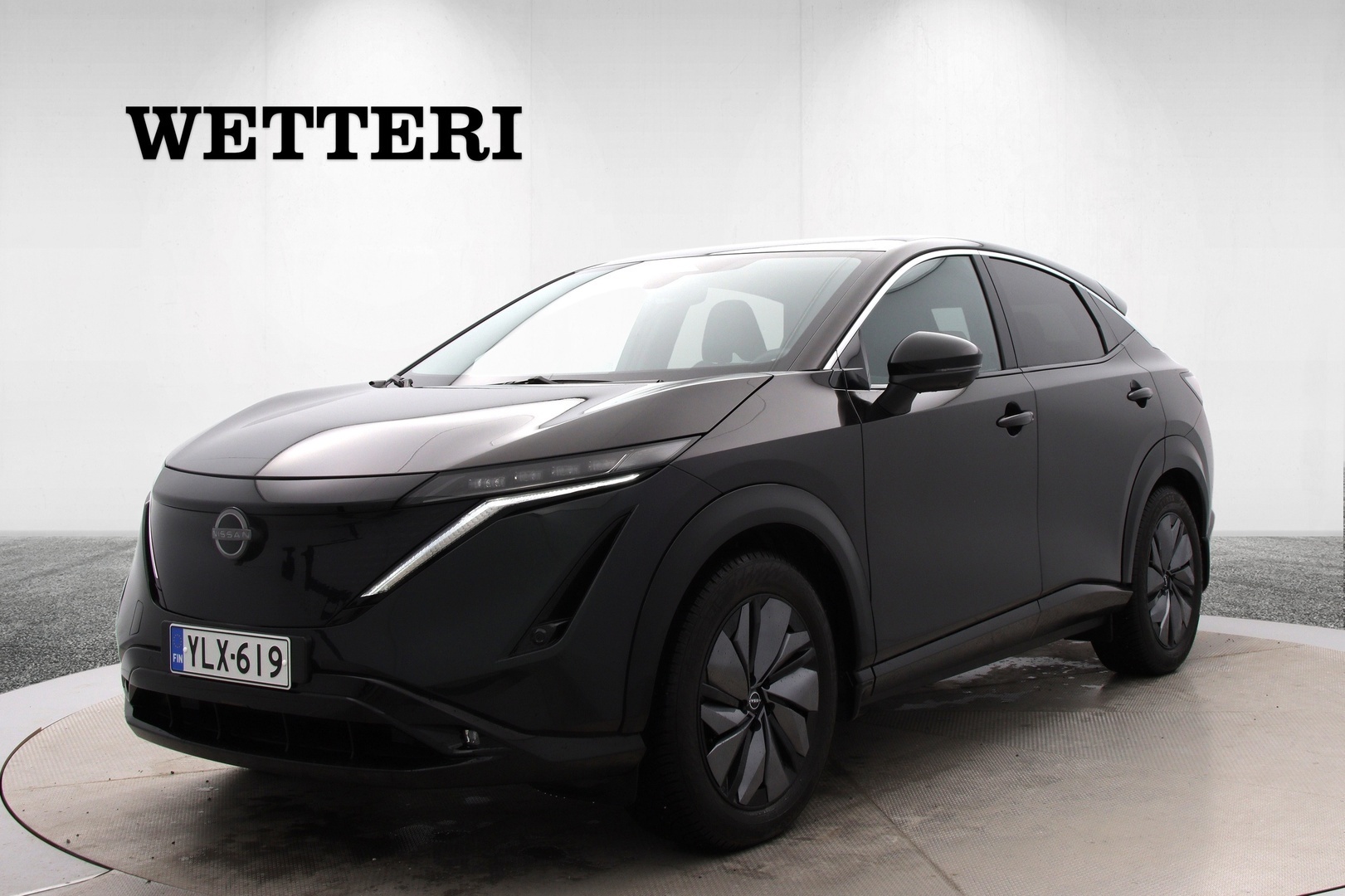 NISSAN Ariya 63kWh Advance 22kW Charger / ILP / Akun lämmitys / Navi / Ledit / 360kamera / Vetokoukku / Sähköluukku / Lämpölasi - **Suomi-auto / 1-om / Merkkihuollettu / SOH 98,5% / Vähän ajettu**