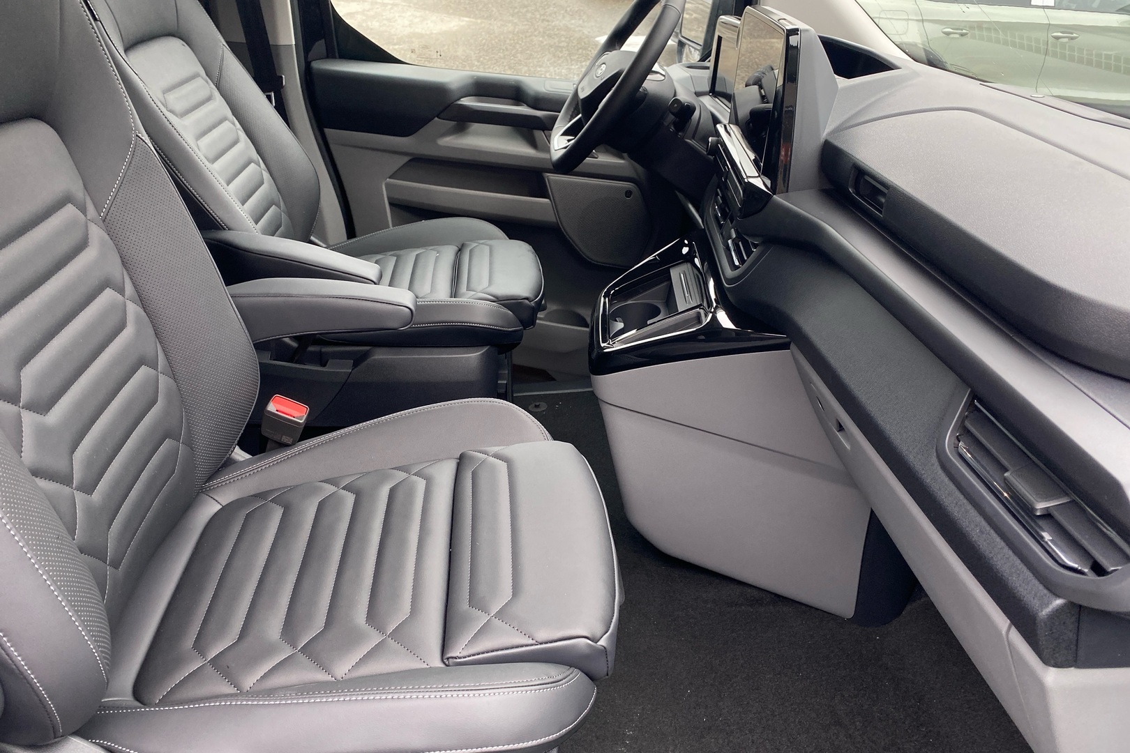 Ford Tourneo Custom 2026, kuva 7/17