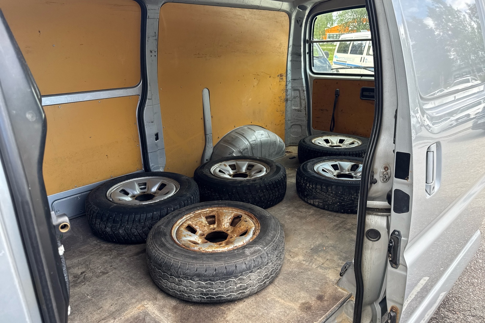 Toyota Hiace 2,5 D-4D 4WD 117 5ov pitkä 2010, kuva 6/10