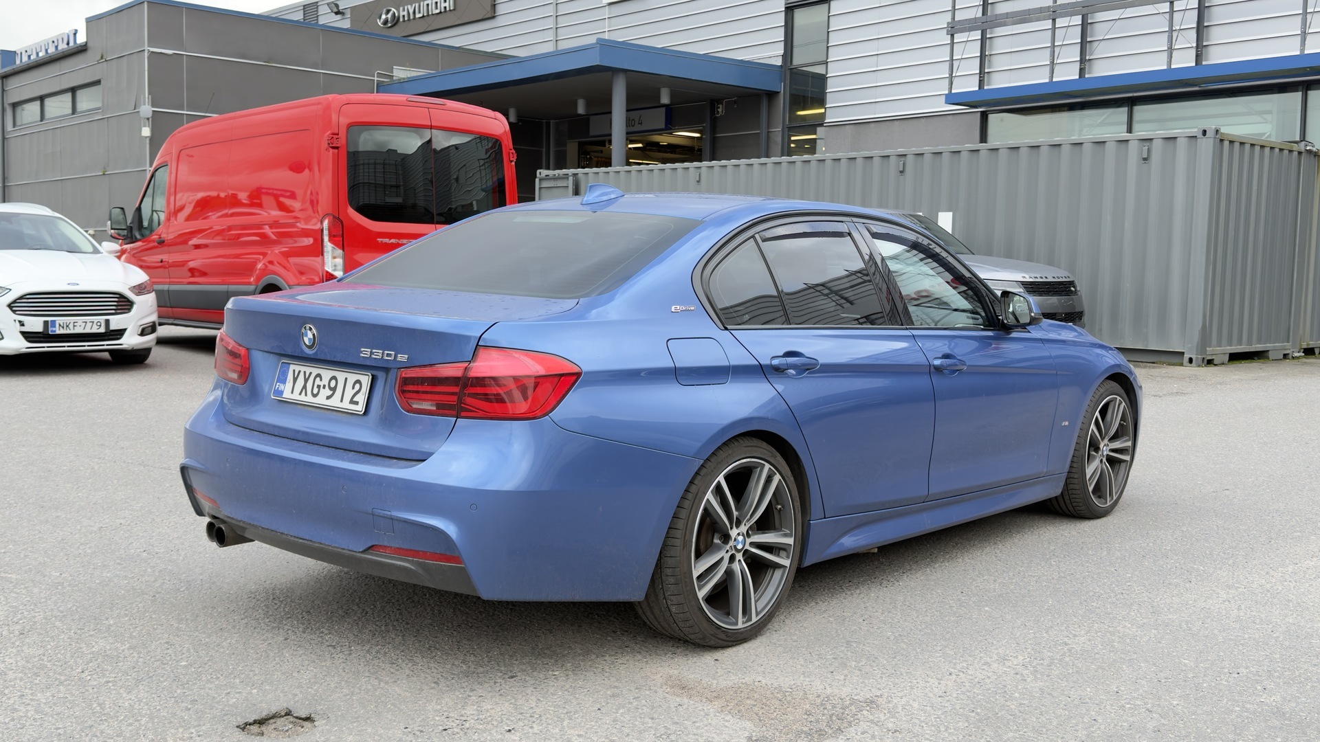 BMW 330 2016, photo 2/9