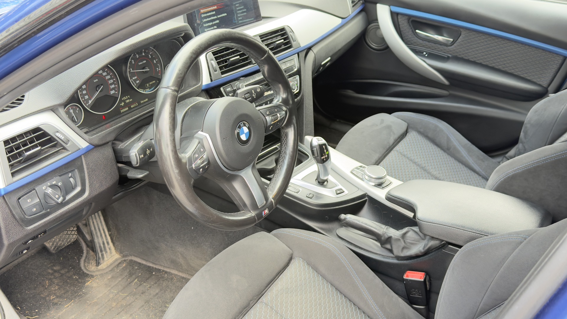 BMW 330 2016, photo 3/9