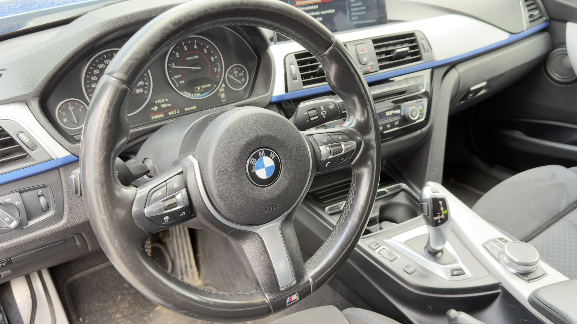 BMW 330 2016, photo 4/9