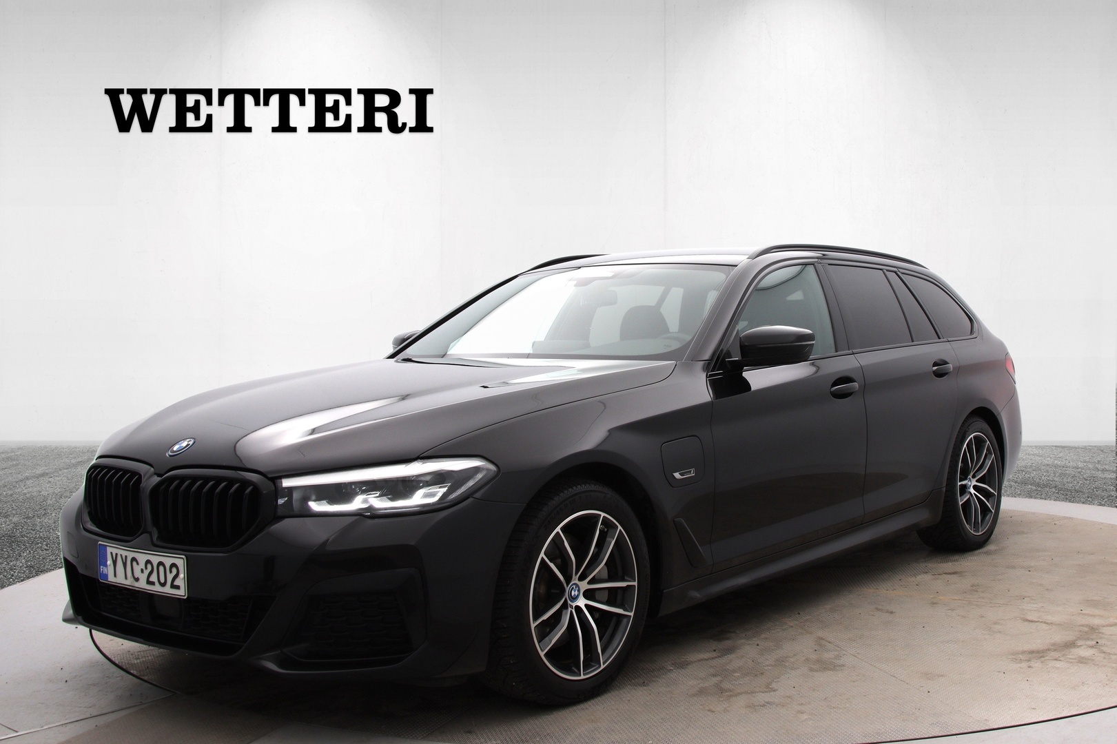 BMW 530 G31 Touring 530e xDrive A Charged Edition M Sport - **Adapt. vakkari / Vetokoukku / Nahkasisusta / Sporttipenkit / Ambient Light / Hifit / Bmw Live Cockpit Prof. / Digimittaristo / SOH 95.7% **