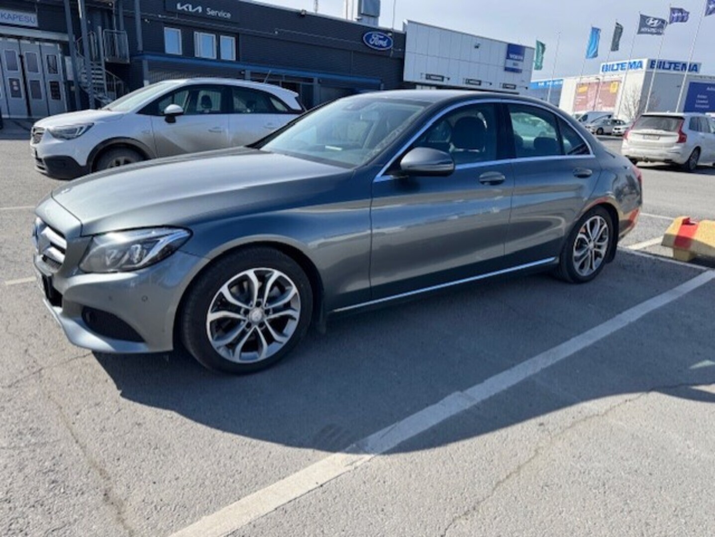 MERCEDES-BENZ C 180 A Premium Business - Siisti mersu tarjolla! Vetokoukku / Aktiivinen pysäköintiavustin / Vakionopeudensäädin / Etuistuinten mukavuuspaketti / Comfort-ilmastointiautomatiikka / Törmäyksen estoavustin