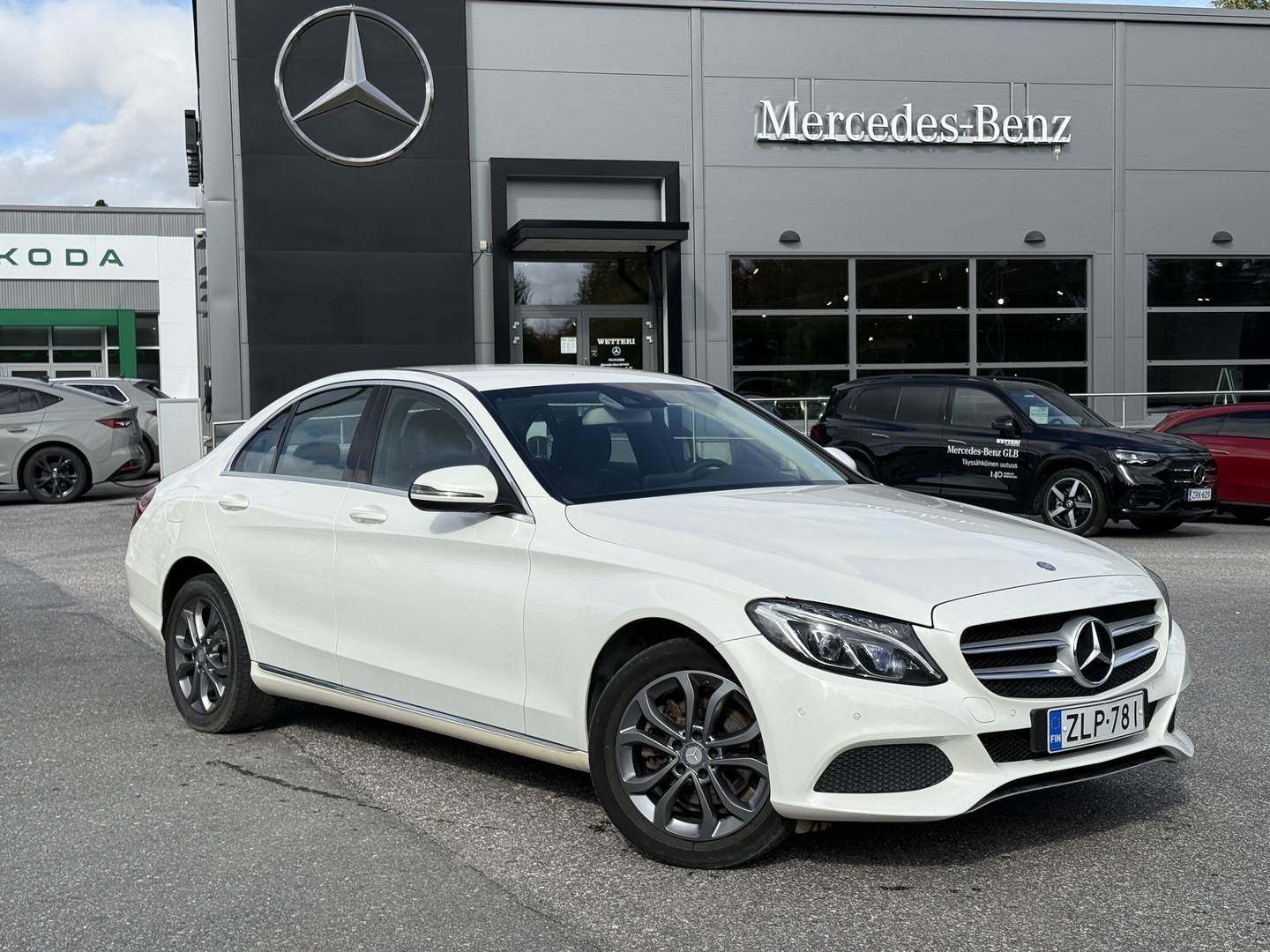 MERCEDES-BENZ C 200 Edition 4MATIC / Webasto kauko-ohj / ILS LED / Helmiäisväri / Puolinahat - 2-omisteinen suomi-auto / Tarkasti huollettu & kaikin puolin hienossa kunnossa