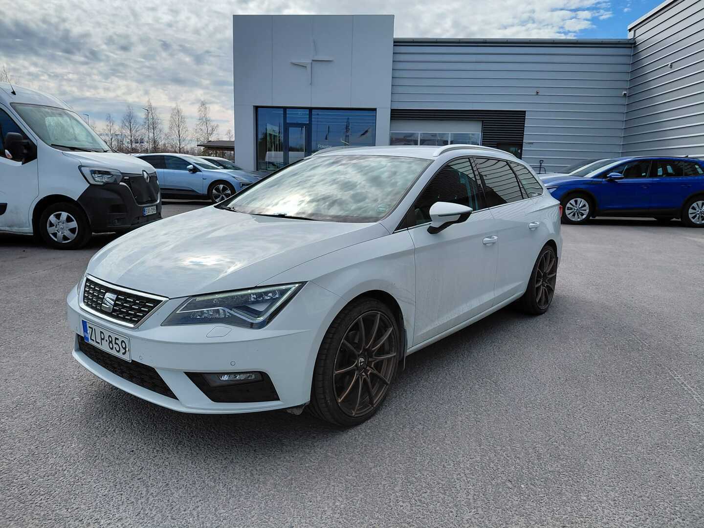 SEAT Leon ST 2,0 TDI 150 4DRIVE Xcellence DSG - ** TULOSSA MYYNTIIN / PYYDÄ TARJOUS JO NYT **