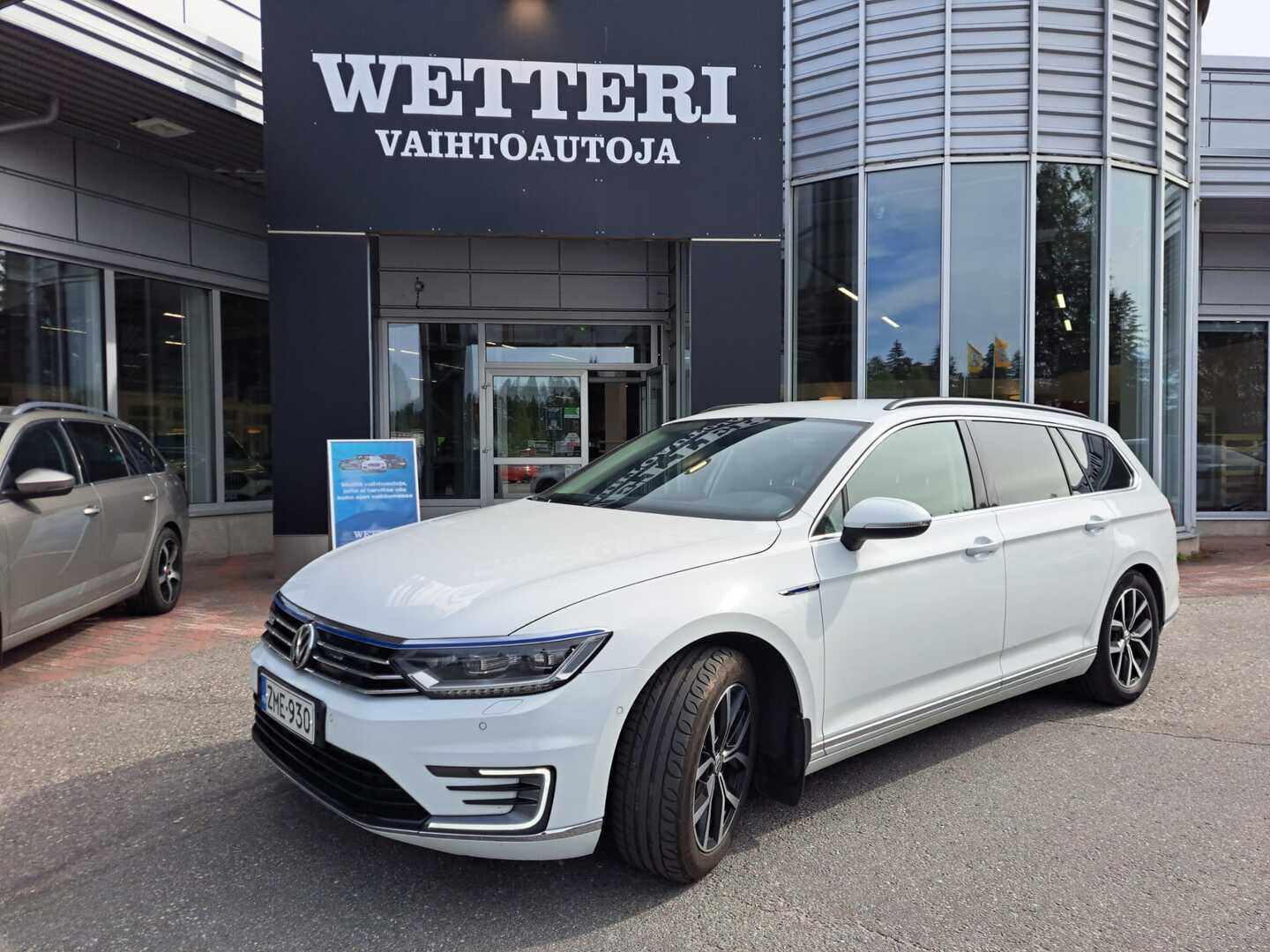 VOLKSWAGEN Passat Variant GTE Plug-In Hybrid 160 kW (218 hv) DSG-automaatti**SOH-88,6%//Webasto kaukosäädöllä** - **Juuri huollettu// Koukku// Navi// ACC**