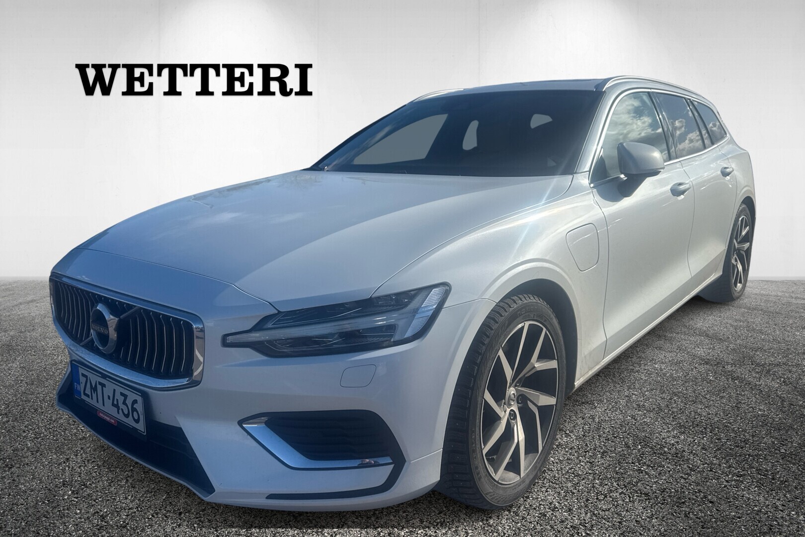 VOLVO V60 T8 AWD Inscription aut // 2 x alut / Peruutuskamera / Harman Kardon / Mukautuva vakionopeudensäädin / Keyless / Navi // - // 2 x alut / Peruutuskamera / Harman Kardon / Mukautuva vakionopeudensäädin / Keyless / Navi //