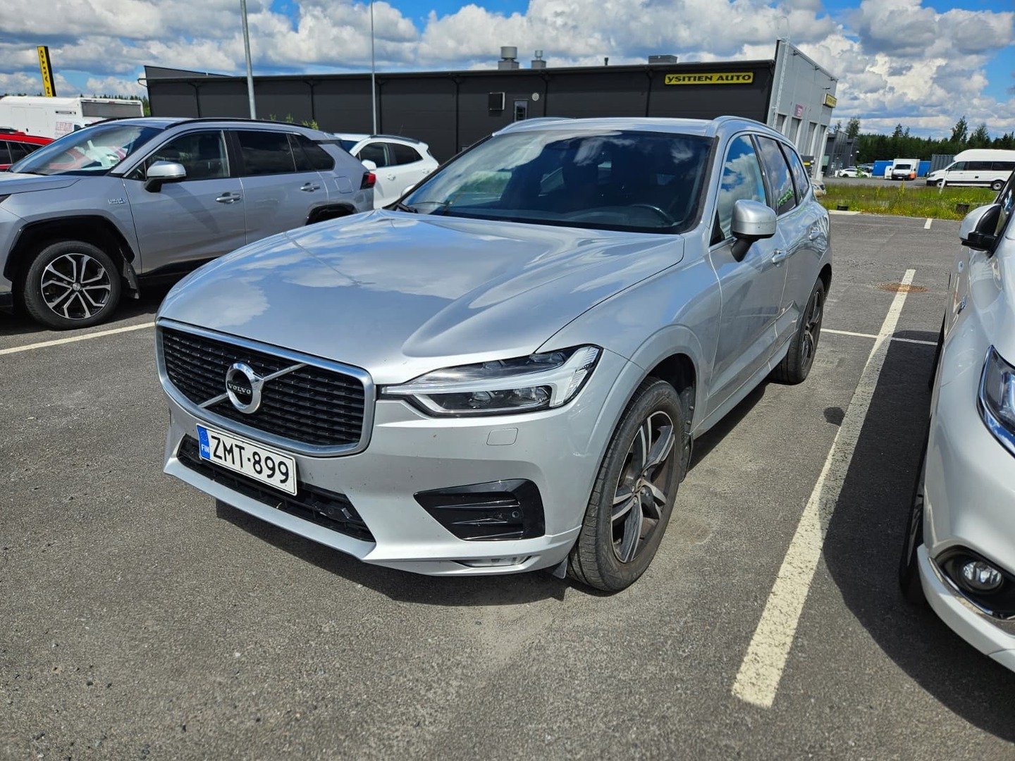 VOLVO XC60 D4 AWD R-Design aut / Juuri tullut! / Webasto / Adapt.vakkari / Keyless / Kamera / Muistipenkit / - / Juuri tullut! / Webasto / Adapt.vakkari / Keyless / Kamera / Muistipenkit /