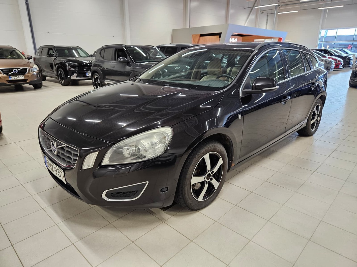 VOLVO V60 2,0T Momentum aut / MYYDÄÄN HUUTOKAUPAT.COM ENITEN TARJOVALLE! / - / MYYDÄÄN HUUTOKAUPAT.COM ENITEN TARJOAVALLE! /