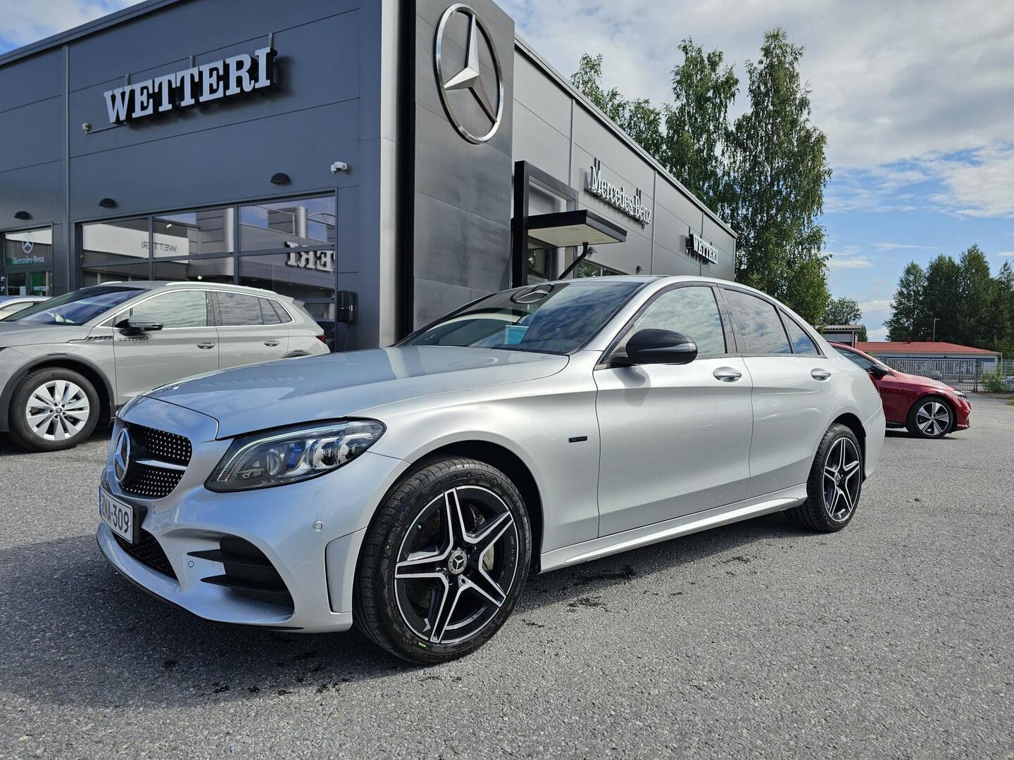 MERCEDES-BENZ C 300 e 4MATIC A Business AMG Edition **Suomiauto / 2.omistajaa / SoH 86,3%** - **AMG sisä ja ulkopaketit / Burmester / Multibeam LED**