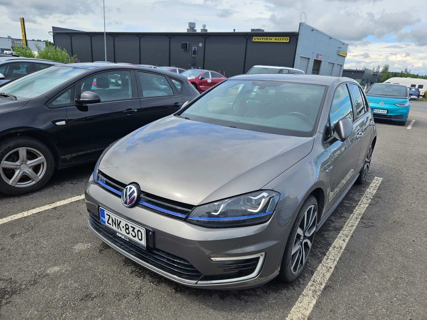 VOLKSWAGEN Golf GTE Plug-In Hybrid 150 kW (204 hv) DSG-automaatti 4-ovinen / Juuri tullut! / LED / Cruise / Navi / Tutkat / SOH 83,2% / - / Juuri tullut! / LED / Cruise / Navi / Tutkat / SOH 83,2% /