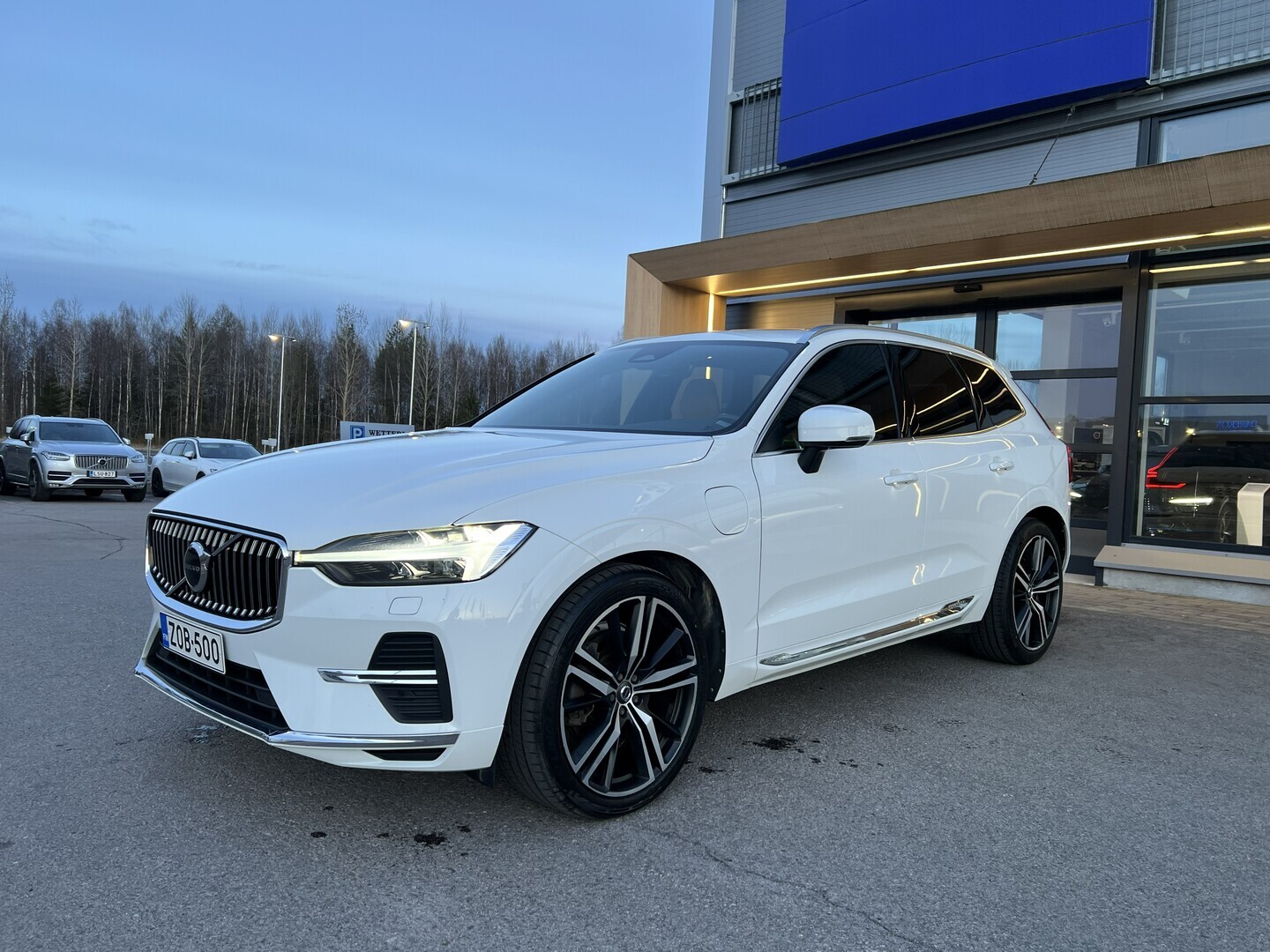 VOLVO XC60 T8 AWD Long Range High Performance Inscription Edition aut - **Suomen hienoin / Takuuta 2027 asti / Super varusteet**