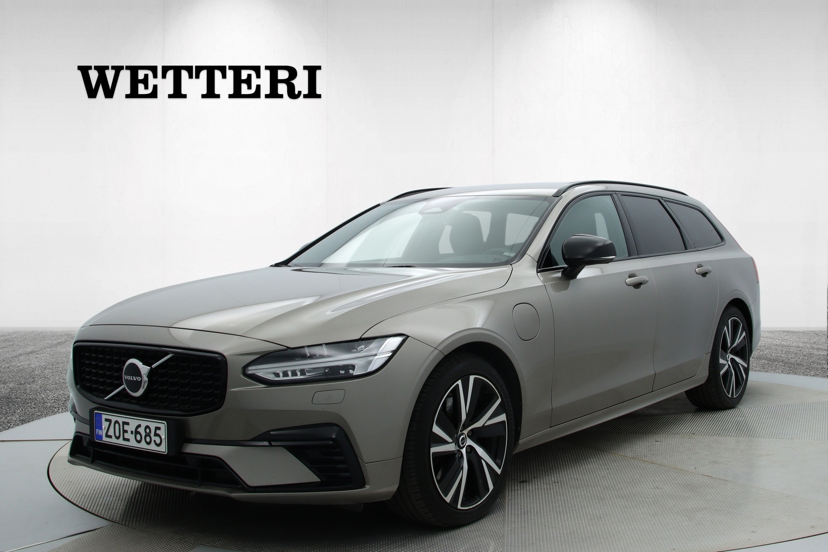 VOLVO V90 T6 AWD Long Range R-Design aut / Kysy lisää myyjiltämme / Suomi-auto / Merkkihuollot / H&K / ACC / Keyless / P.Kamera / SOH 93,5% / - Juuri tullut / Suomi-auto / Merkkihuollot / Harman&Kardon / Adaptiivinen vakionopeudensäädin / Keyless / Peruutuskamera / SOH 93,5% / Juuri katsastettu