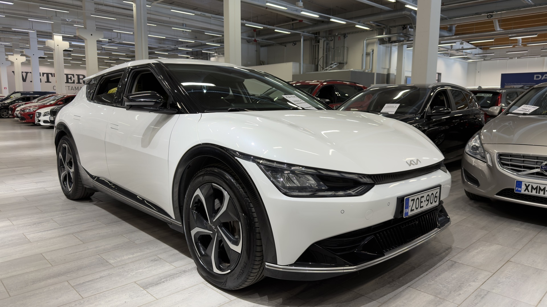 KIA EV6 AWD 77 kWh 325 hv **Vetokoukku / Comfort-pack / Kamera / Muistipenkki**