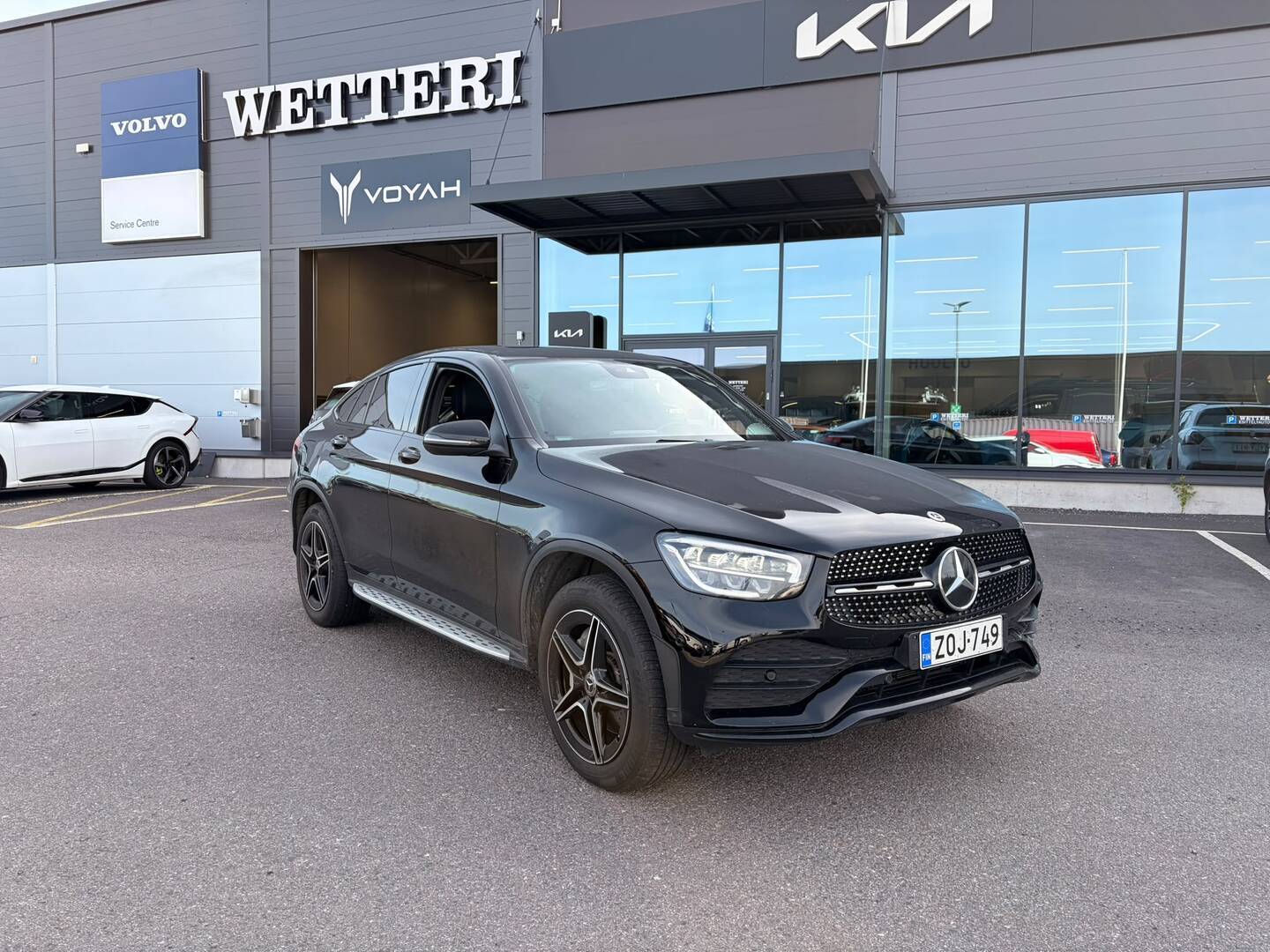 MERCEDES-BENZ GLC 300 e 4MATIC A / Juuri tullut! / Pienet kilsat! / Tietoja päivitetään / - / Amg sisä-ja ulkopaketti / Kattoluukku / Blis / Koukku / Digimittaristo / Carplay / Navi /