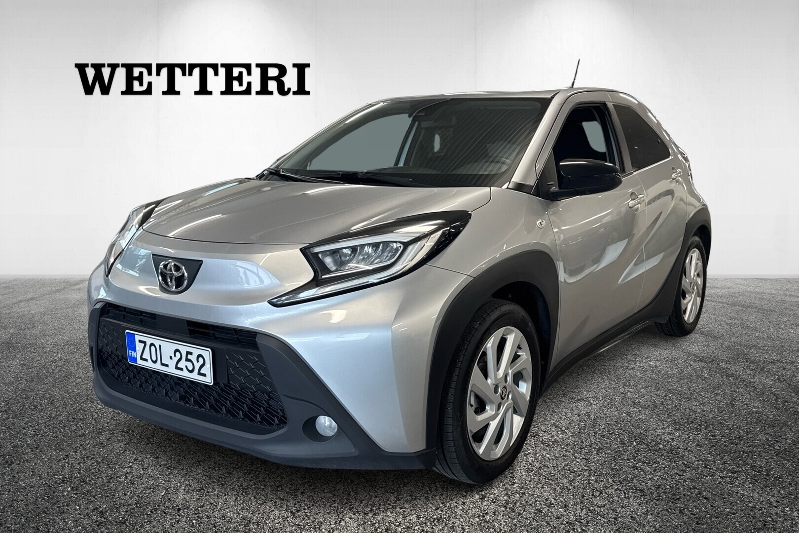 TOYOTA Aygo X 1,0 VVT-i Play Edition Multidrive S * ACC / Kamera / ALV / Kahdet renkaat / Huoltokirja / Suomiauto * - Toyota Aygo X 1,0 VVT-i Play Edition Multidrive S * ACC / Kamera / ALV / Kahdet renkaat / Huoltokirja / Suomiauto *