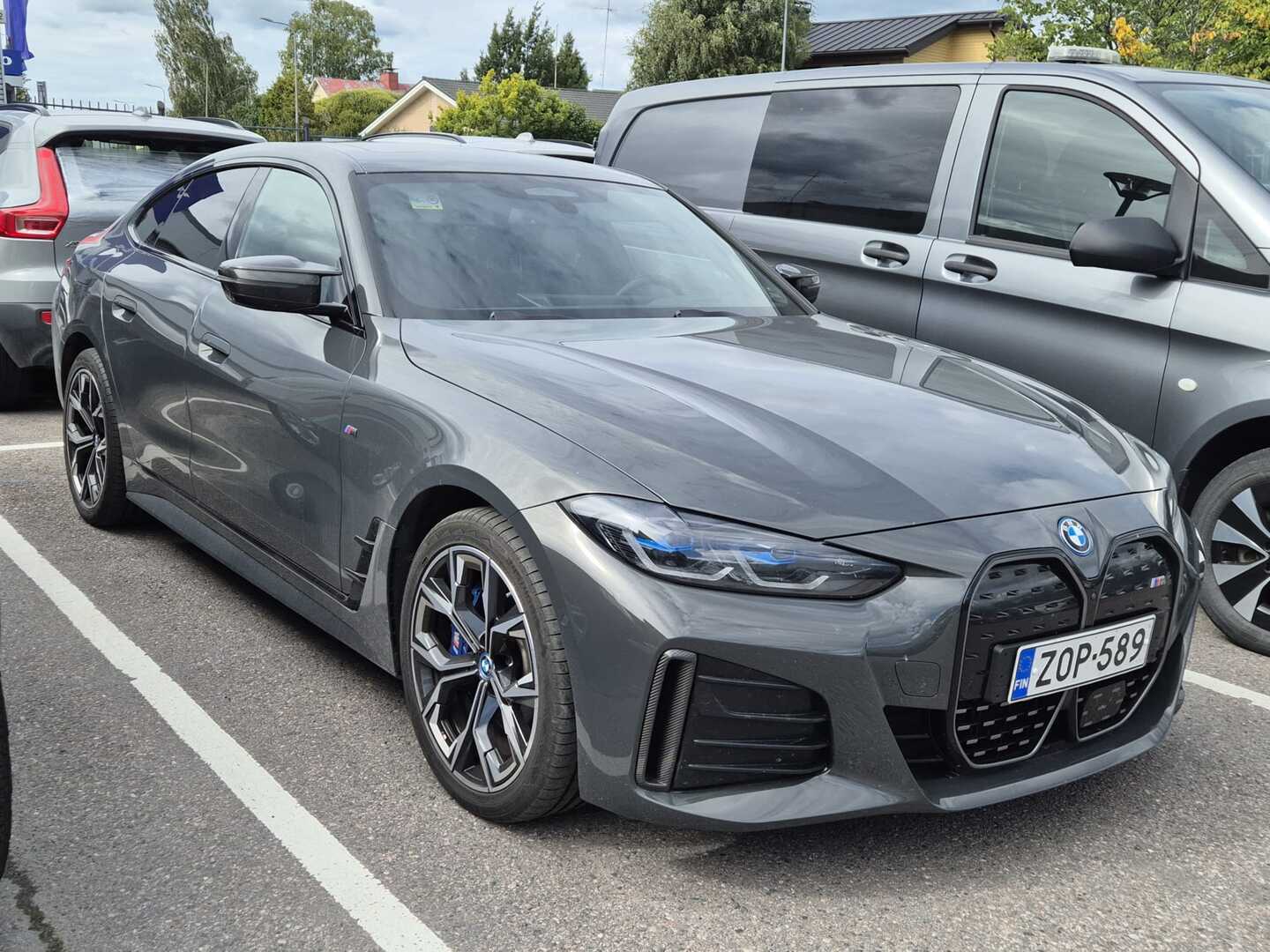 BMW I4 M50 Carged Suomi-auto / M Carbon ulkonäköpaketti / DAP / Harman Kardon / HUD / Comfort Access / Individual Nahat / - Suomi-auto / M Carbon ulkonäköpaketti / Koukku / Driving Assistant Prof / Harman Kardon / Laser / HUD / Comfort Access / Individual Nahat / Kattoluukku / Adaptiivinen M Sport alusta / Kamera / 