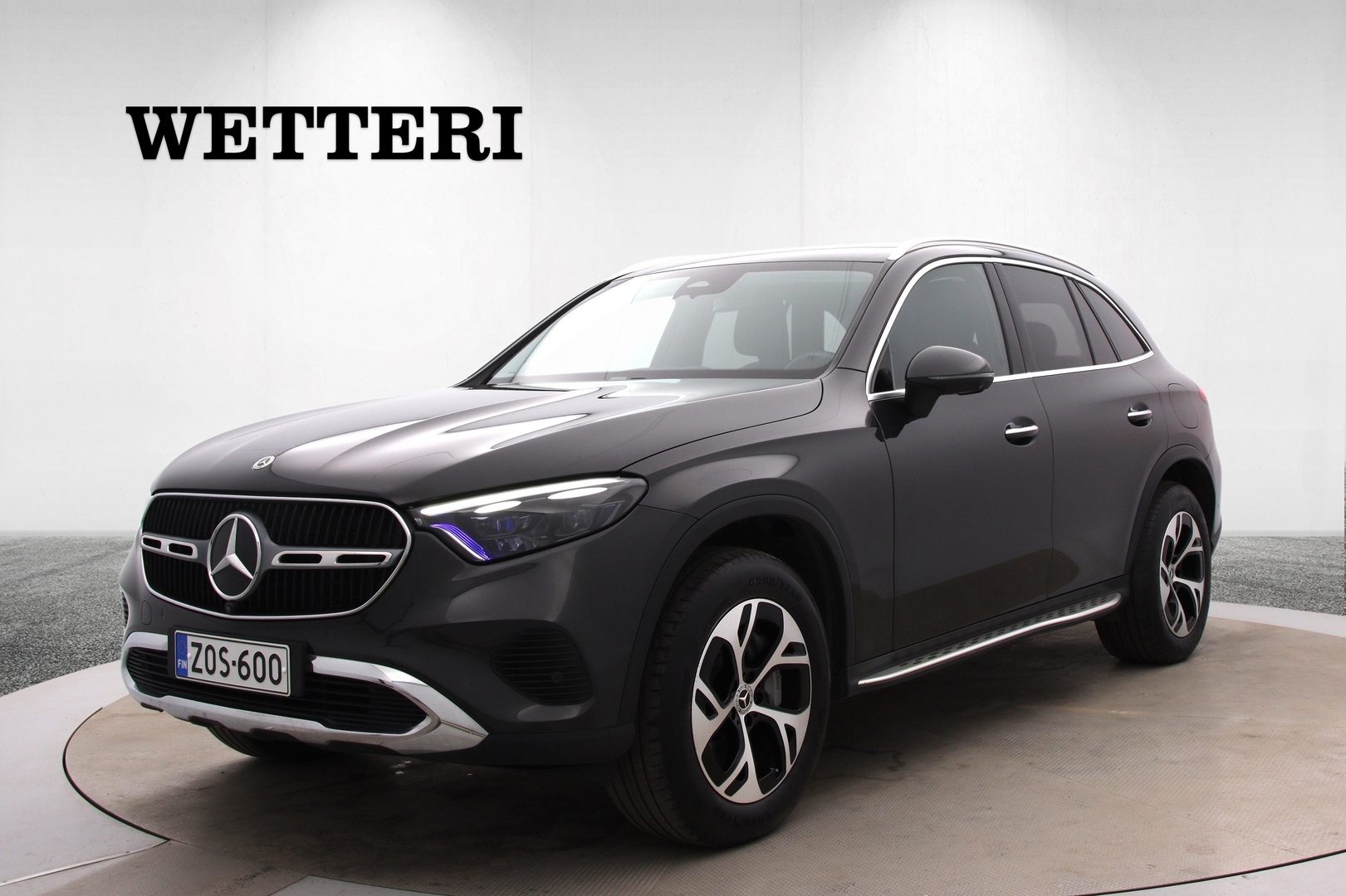 MERCEDES-BENZ GLC 300 e 4MATIC A **Digital Light / ACC / HUD** - **Vetokoukku / Astinlaudat / DC-lataus / 360-kamerat / Navigointi**
