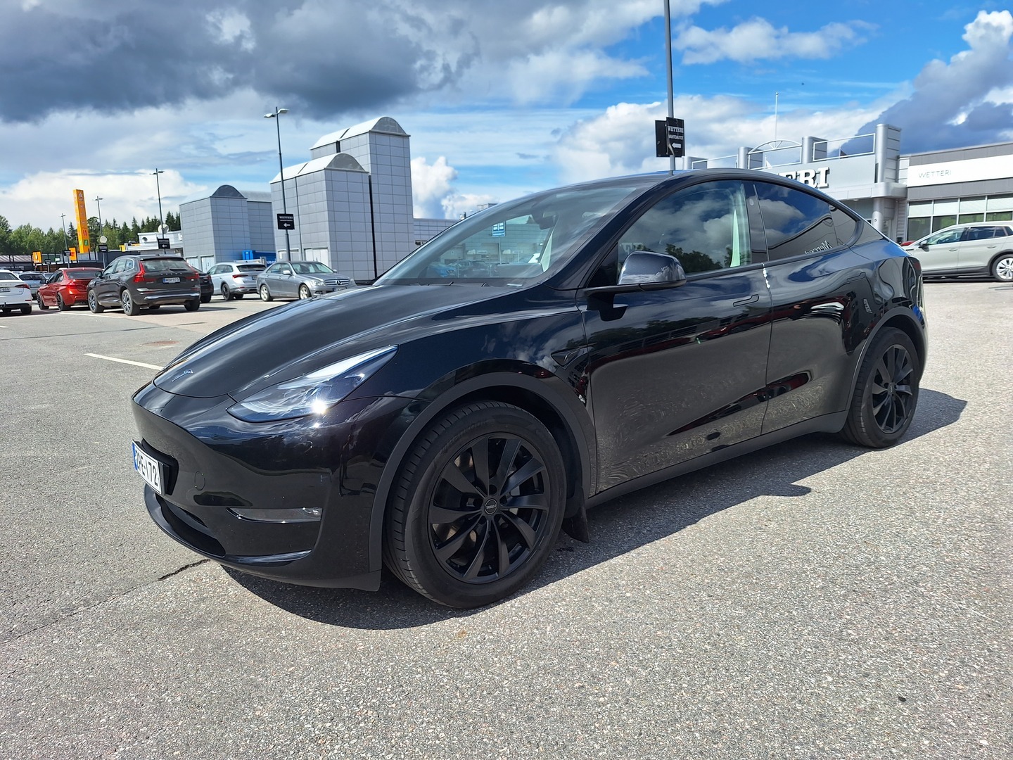 TESLA Model Y Long Range 7 Seater / 7-paikkainen / Ledit / Navi / ACC / ILP / Frunk / Kamerat / Vetokoukku - **Suomi-auto / 1-omistaja / Neliveto / SOH 96,8%**