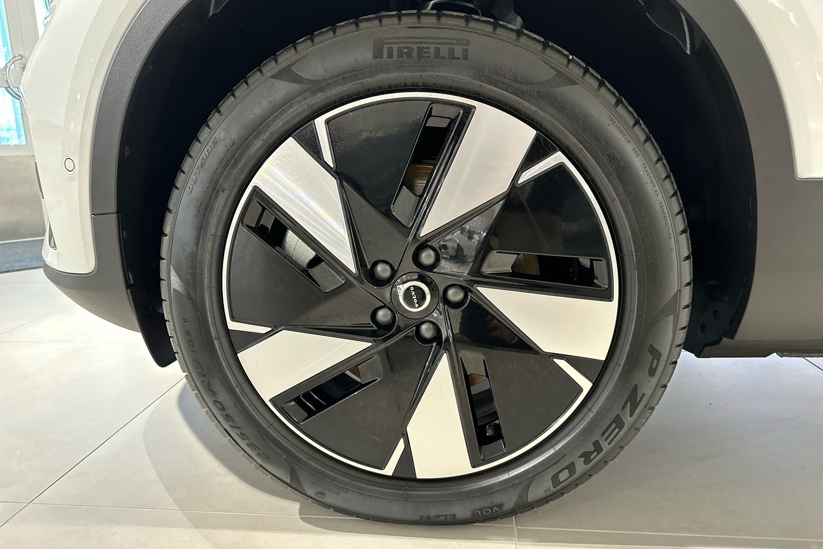 Volvo EX40 Single Extended Range Plus 2026, kuva 6/15