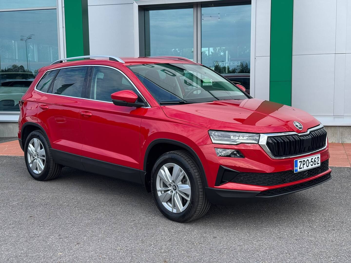SKODA Karoq 2.0 TDI 150 4x4 Style DSG Autom. *Vaihtoehto uudelle / 1-omistajalta / Tehdastakuu voimassa* - *Etu vrt. uuteen 8433€ / Kahdet renkaat vanteineen / Webasto / Vetokoukku / ACC / Neliveto / Kamera / Navigointi / Matrix-LED*