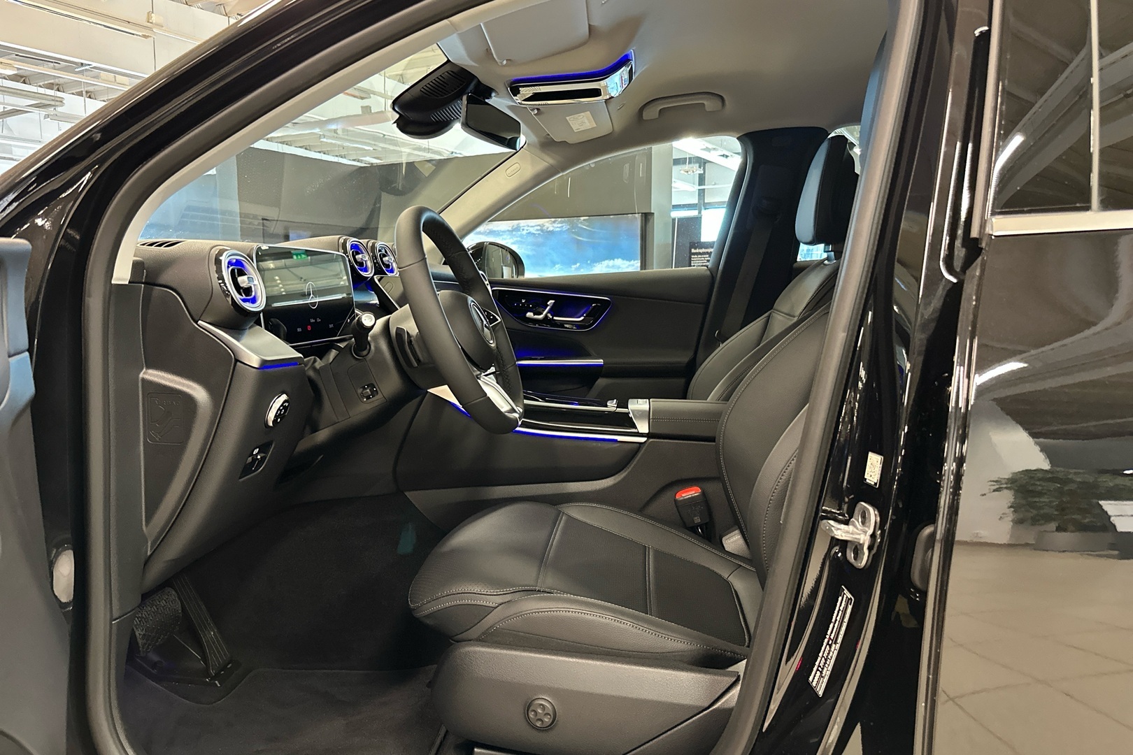 Mercedes-Benz GLC 2025, kuva 7/25