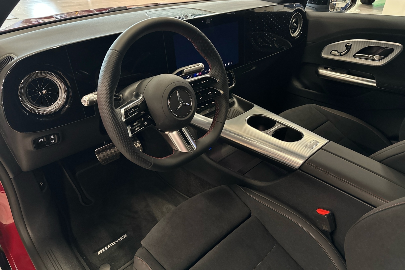 Mercedes-Benz CLA 250+ AMG Line 2026, photo 6/25