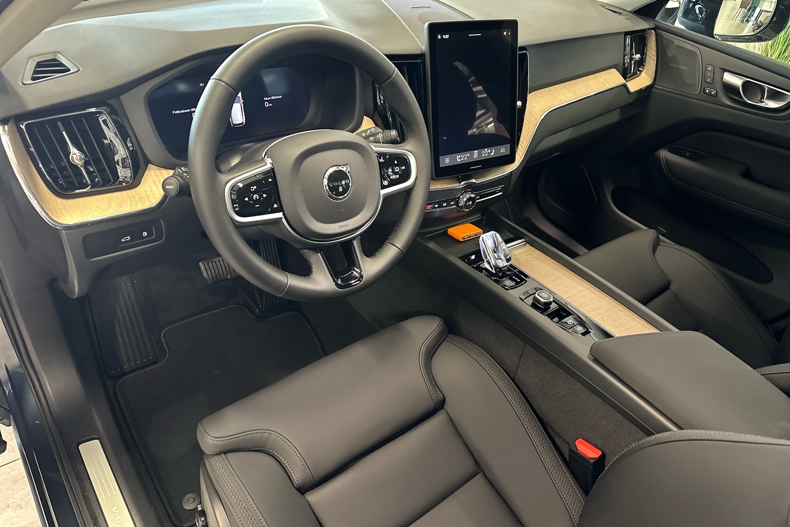 Volvo XC60 T6 AWD Long Range Plus Dark 2026, kuva 6/23