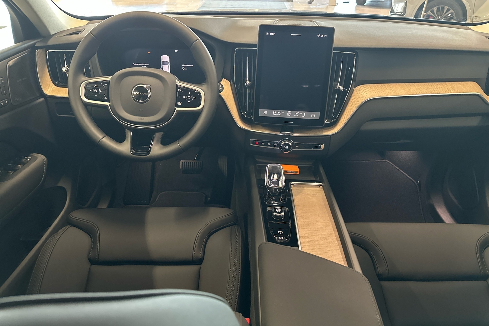 Volvo XC60 T6 AWD Long Range Plus Dark 2026, kuva 7/23