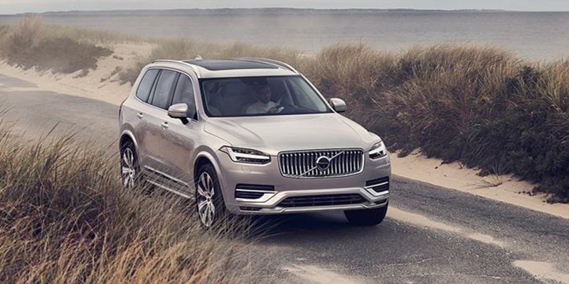 Uusi Volvo XC90  Kehittynyt, kaunis, kestävä. Tämä on ylellisen katumaasturin evoluutio. 